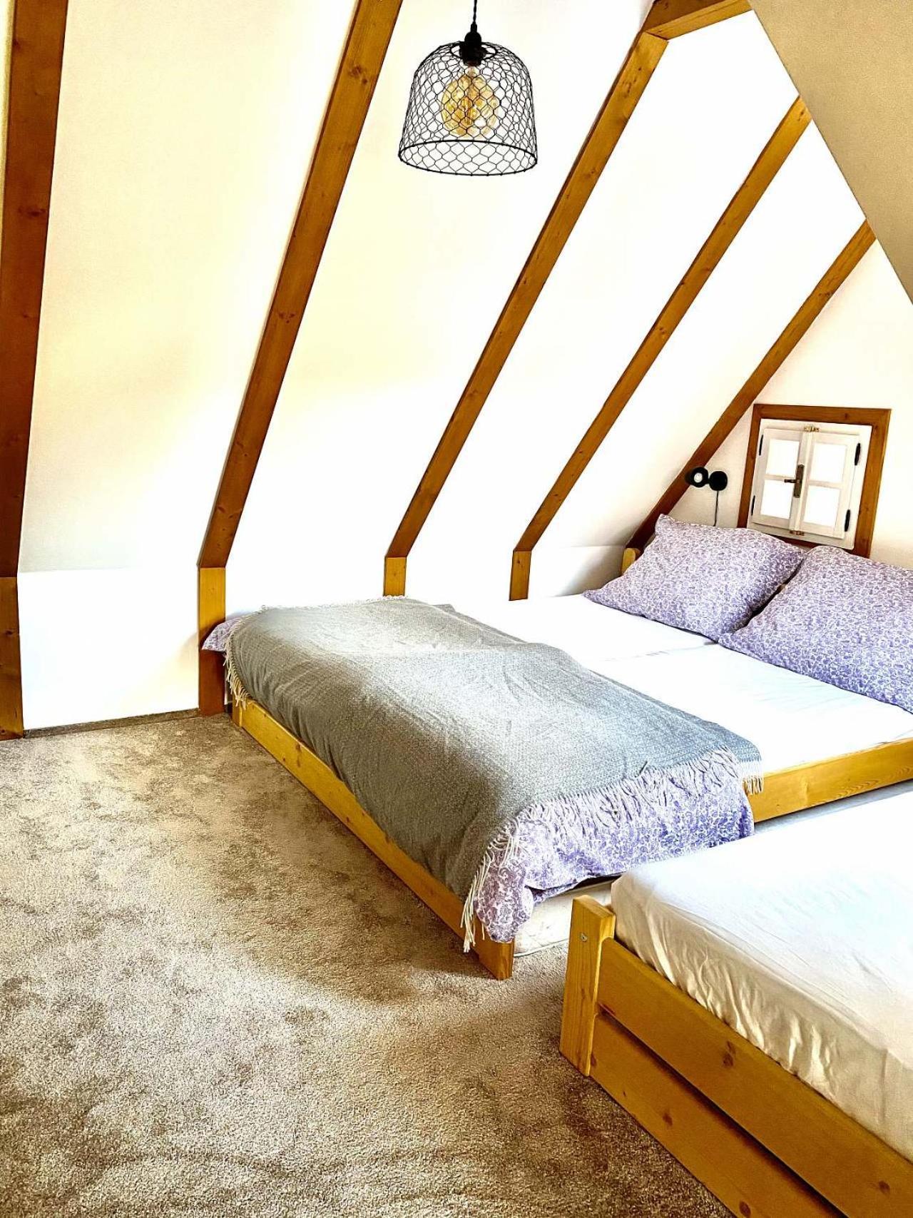 Chaloupka S Rodinnou Tradici Mezimesti Exterior foto